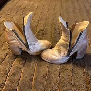 Freebird by Steven Bowie Taupe Bootie Size 8